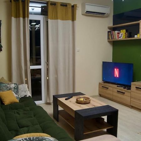 Cozy 2Br Oasis In Central Бургас Экстерьер фото