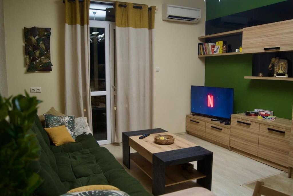 Cozy 2Br Oasis In Central Бургас Экстерьер фото