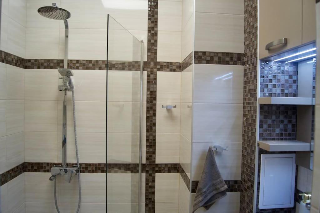 Cozy 2Br Oasis In Central Бургас Экстерьер фото