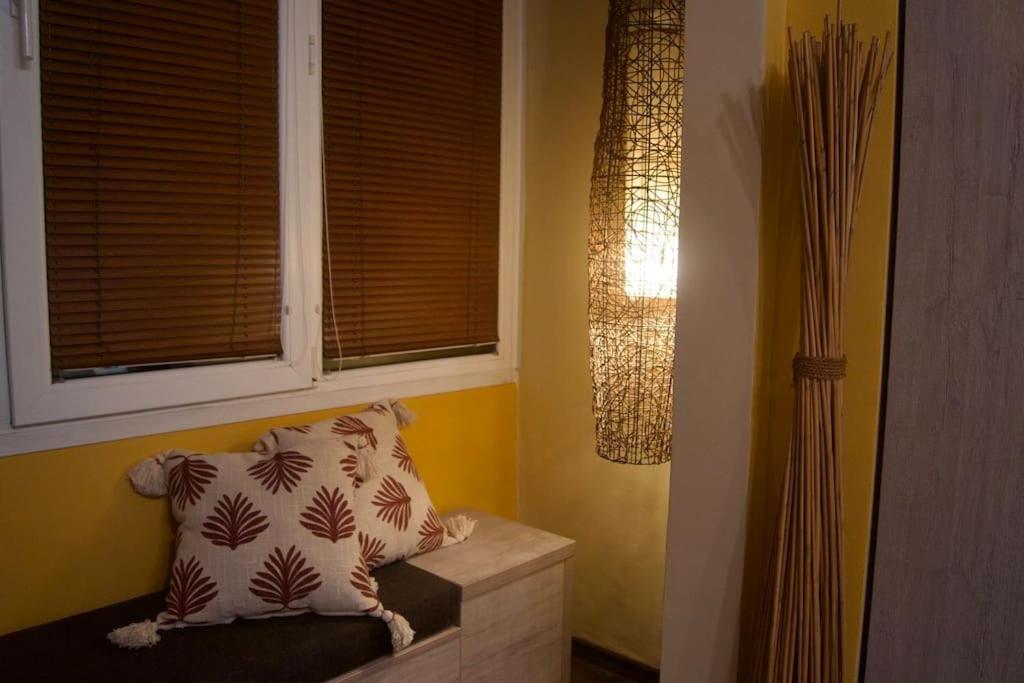 Cozy 2Br Oasis In Central Бургас Экстерьер фото