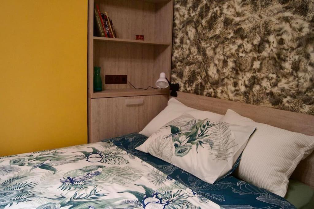 Cozy 2Br Oasis In Central Бургас Экстерьер фото