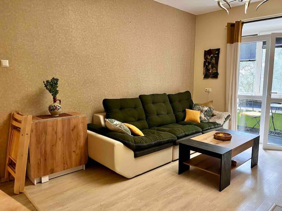 Cozy 2Br Oasis In Central Бургас Экстерьер фото