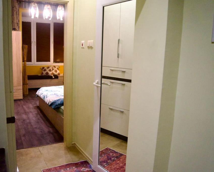 Cozy 2Br Oasis In Central Бургас Экстерьер фото