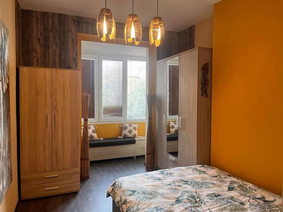 Cozy 2Br Oasis In Central Бургас Экстерьер фото