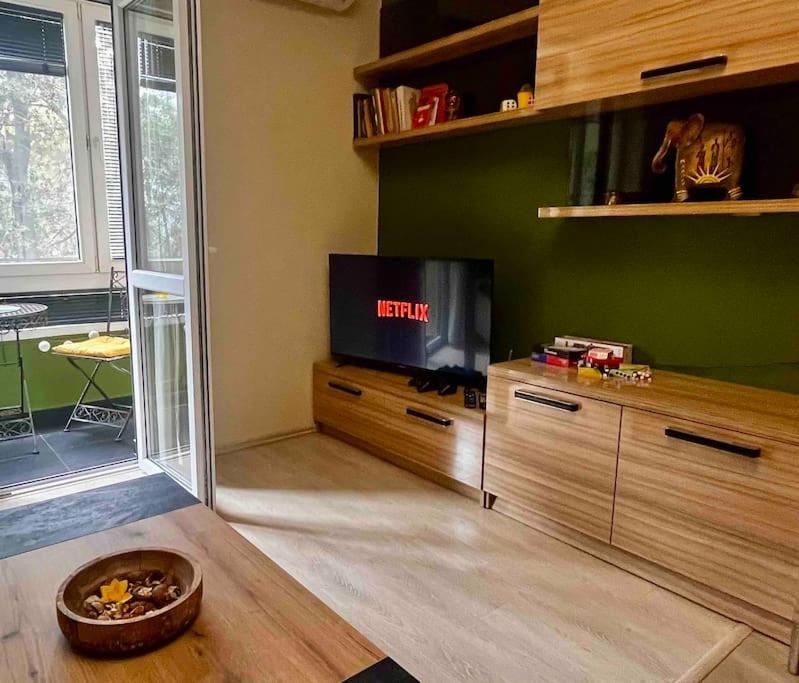 Cozy 2Br Oasis In Central Бургас Экстерьер фото